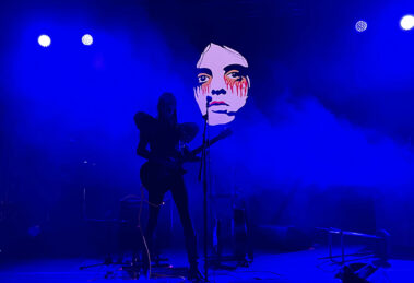 Lucio Corsi sul palco del Tanta Robba Festival