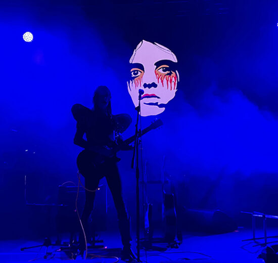 Lucio Corsi sul palco del Tanta Robba Festival